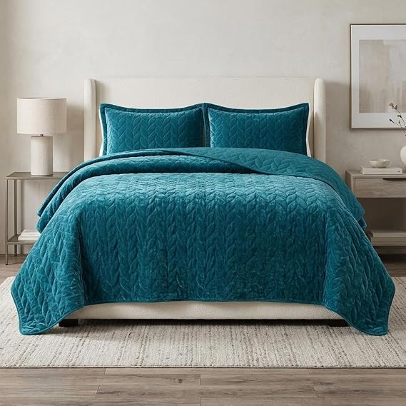 Mellanni Oversized King Velvet Quilt Set - Bedding Cover with Shams
