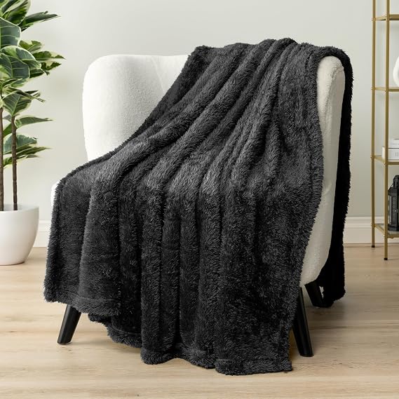 PAVILIA Sherpa Throw Blanket for Couch Sofa Bed, Solid Black 50x60